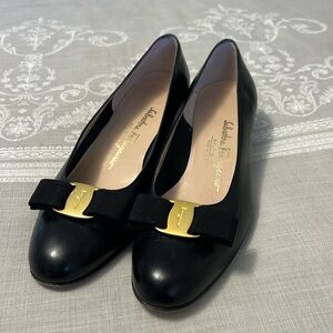 Ferragamo Black Bow Flats Size 9B